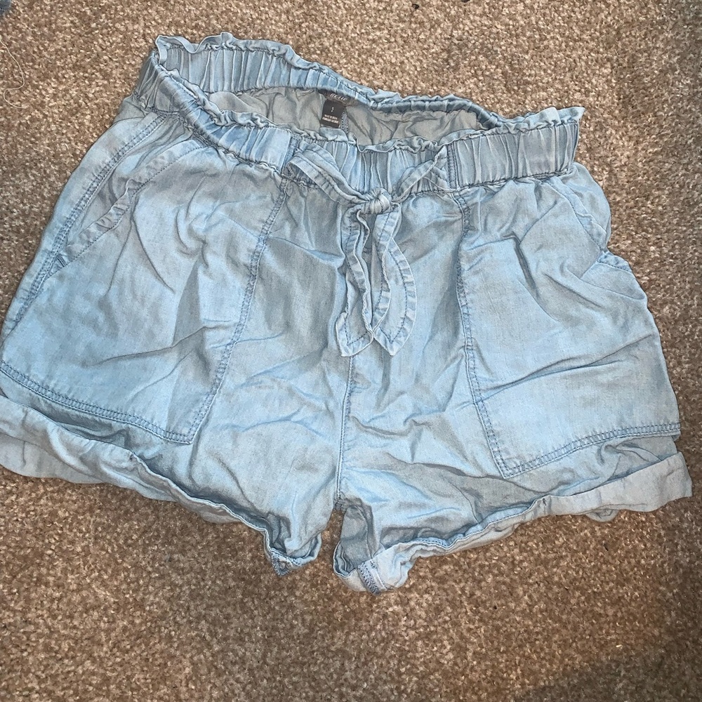American Eagle Paperbag shorts